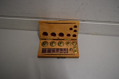 Lot 141 - CASED SET OF CHEMIST'S WEIGHTS