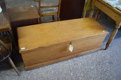 Lot 345 - 20TH CENTURY STAINED PINE BLANKET BOX
