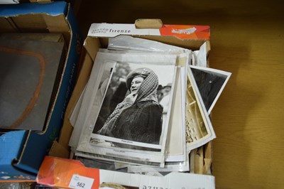 Lot 562 - BOX CONTAINING VARIOUS BLACK AND WHITE PRESS...