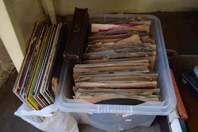 Lot 600 - BOX OF 78RPM RECORDS AND A FURTHER BAG OF RECORDS
