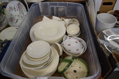 Lot 685 - BOX OF MIXED CERAMICS TO INCLUDE WEDGWOOD...