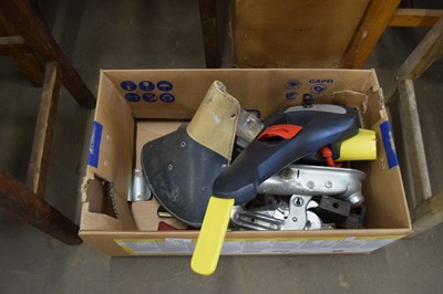 Lot 788 - BOX OF MIXED ITEMS TO INCLUDE WHEEL LOCK, BIKE...