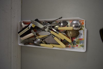 Lot 17 - TRAY OF VARIOUS MIXED CUTLERY