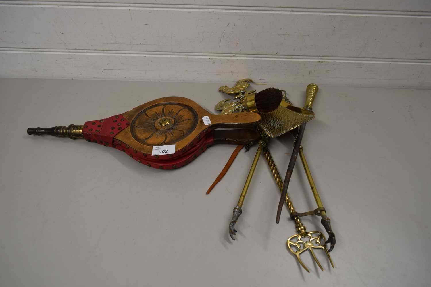 Lot 102 - MIXED LOT - BRASS FIRE TOOLS AND BELLOWS
