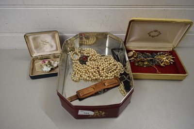 Lot 123 - BOX VARIOUS COSTUME JEWELLERY, PEARL NECKLACES,...