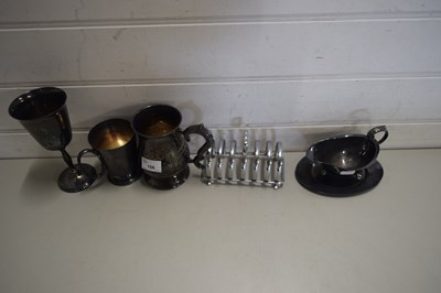 Lot 156 - MIXED LOT : VARIOUS SILVER PLATED ITEMS