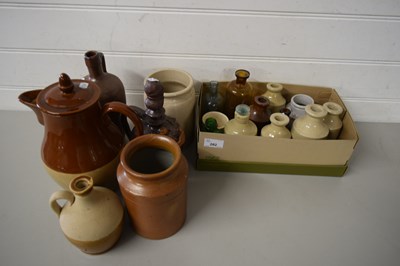 Lot 202 - MIXED LOT - VARIOUS GLASS AND STONEWARE...