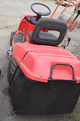 Lot 77 - Ride-on lawnmower with grass collecting box...