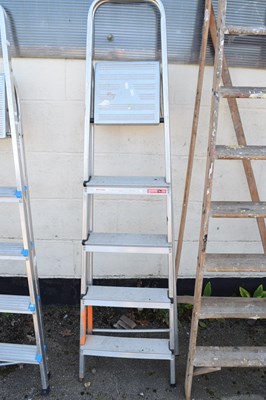Lot 114 - Four rung domestic step ladder