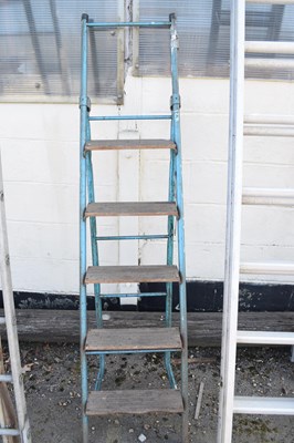 Lot 127 - Five rung decorators step ladder