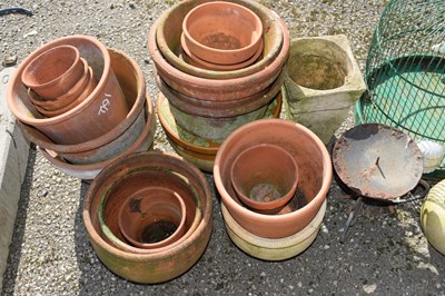 Lot 164 - Quantity of terracotta pots