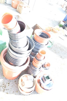 Lot 169 - Quantity of plastic plant pots