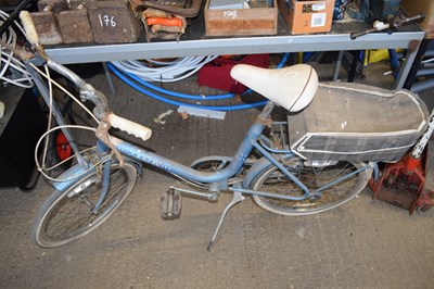Lot 175 - Vintage Raleigh Sapphire shopper bike