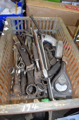Lot 194 - Quantity of heavy duty spanners and air tools