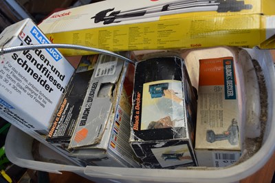 Lot 223 - Box of various garage clearance tools to...