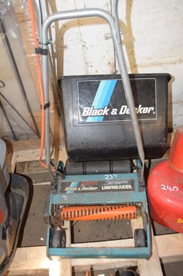 Lot 239 - Black & Decker lawn raker
