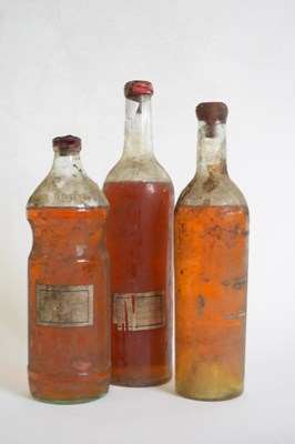 Lot 83 - Three bottles of unlabelled unknown wine/spirits