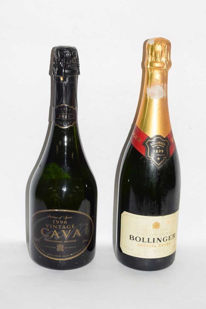 Lot 31 - 1 bt NV Bollinger Special Cuvee Champagne; t/w...
