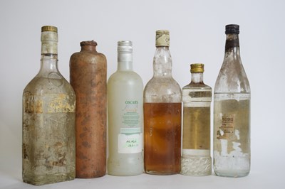 Lot 148 - Box containing six bottles various spirits to...