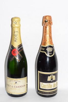Lot 32 - 1 bt   NV Moet Brut Imperial Champagne; t/w 1...
