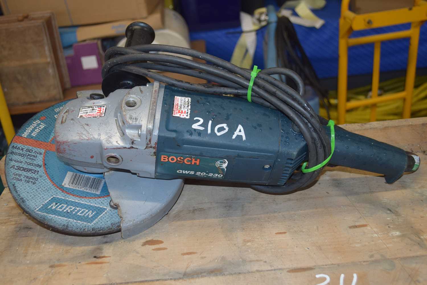 Lot 210 - Bosch grinder