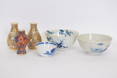 Lot 12 - Group of Chinese/Japanese ceramics including...
