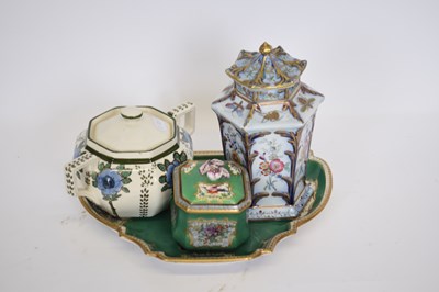 Lot 59 - Group of ceramics comprising a Booth's...