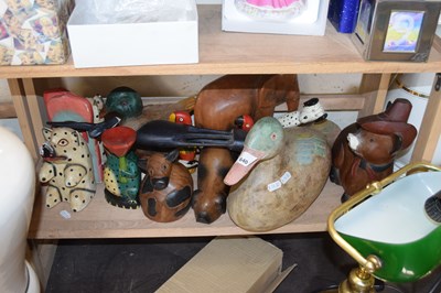 Lot 640 - MIXED LOT : WOODEN MODEL ANIMALS