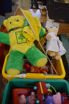 Lot 671 - ONE BOX MIXED TOYS TO INCLUDE NORWICH CITY MASCOT