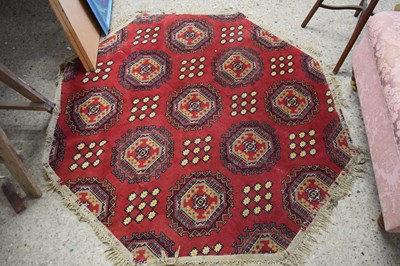 Lot 322 - OCTAGONAL FLOOR RUG DECORATED WITH GEOMETRIC...