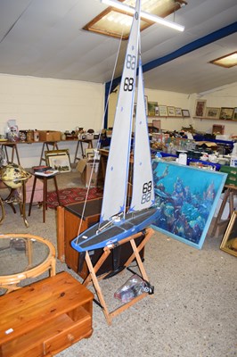 Lot 375 - FLY SKY FS-GT2E REMOTE CONTROL POND YACHT WITH...