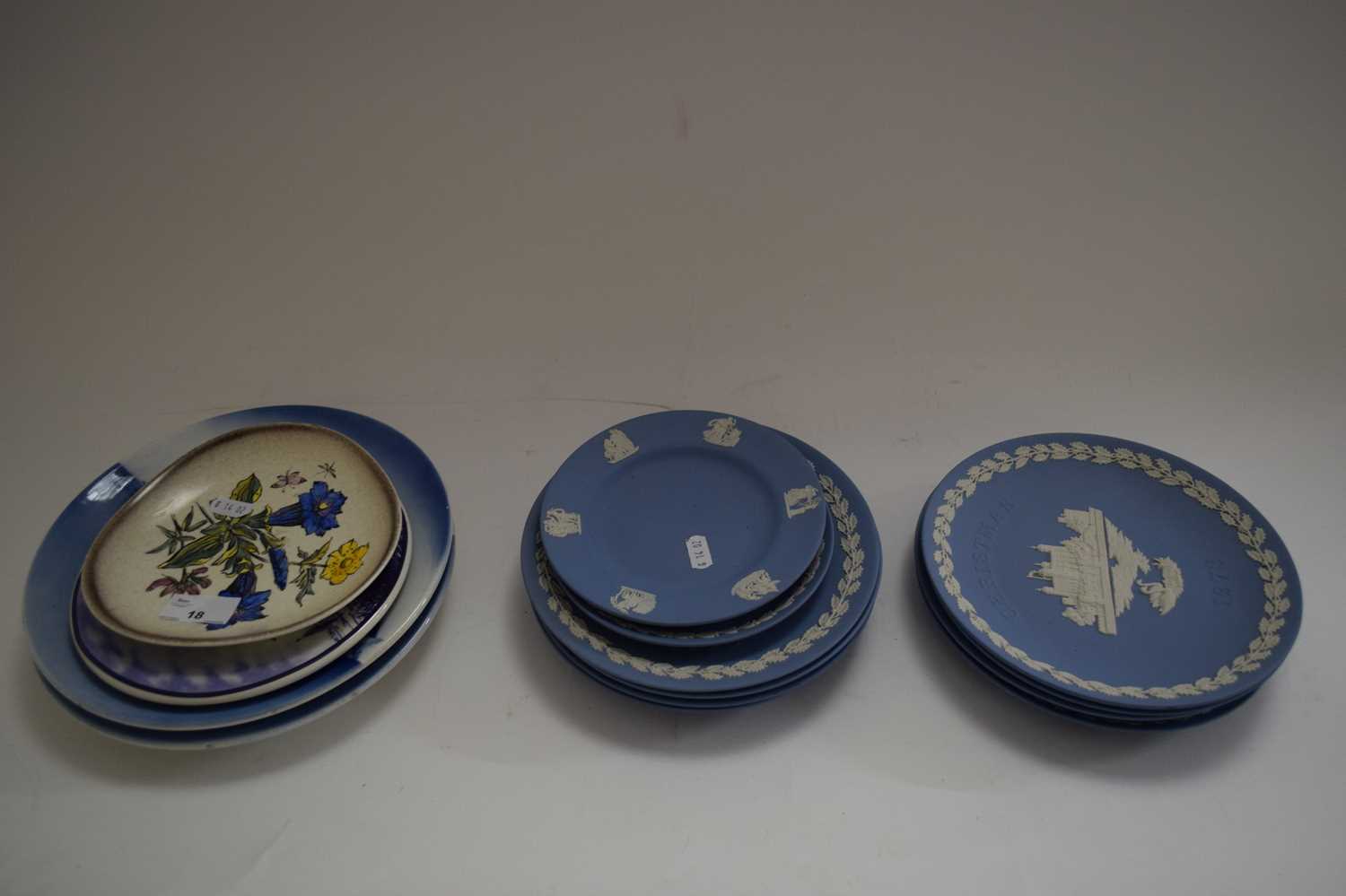 Lot 18 - MIXED LOT VARIOUS CERAMICS TO INCLUDE A RANGE...