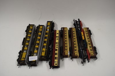 Lot 56 - 00 GAUGE MODEL RAILWAY COLLECTION TO INCLUDE...