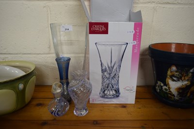 Lot 314 - MIXED LOT OF VARIOUS CRYSTAL GLASS VASES AND...