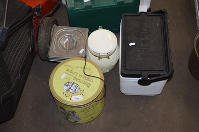 Lot 771 - MIXED LOT : THERMOS COOL BOX, VARIOUS STORAGE...