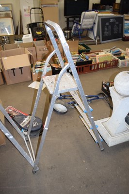 Lot 871 - ALUMINIUM STEP LADDER