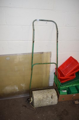 Lot 887 - VINTAGE GARDEN ROLLER