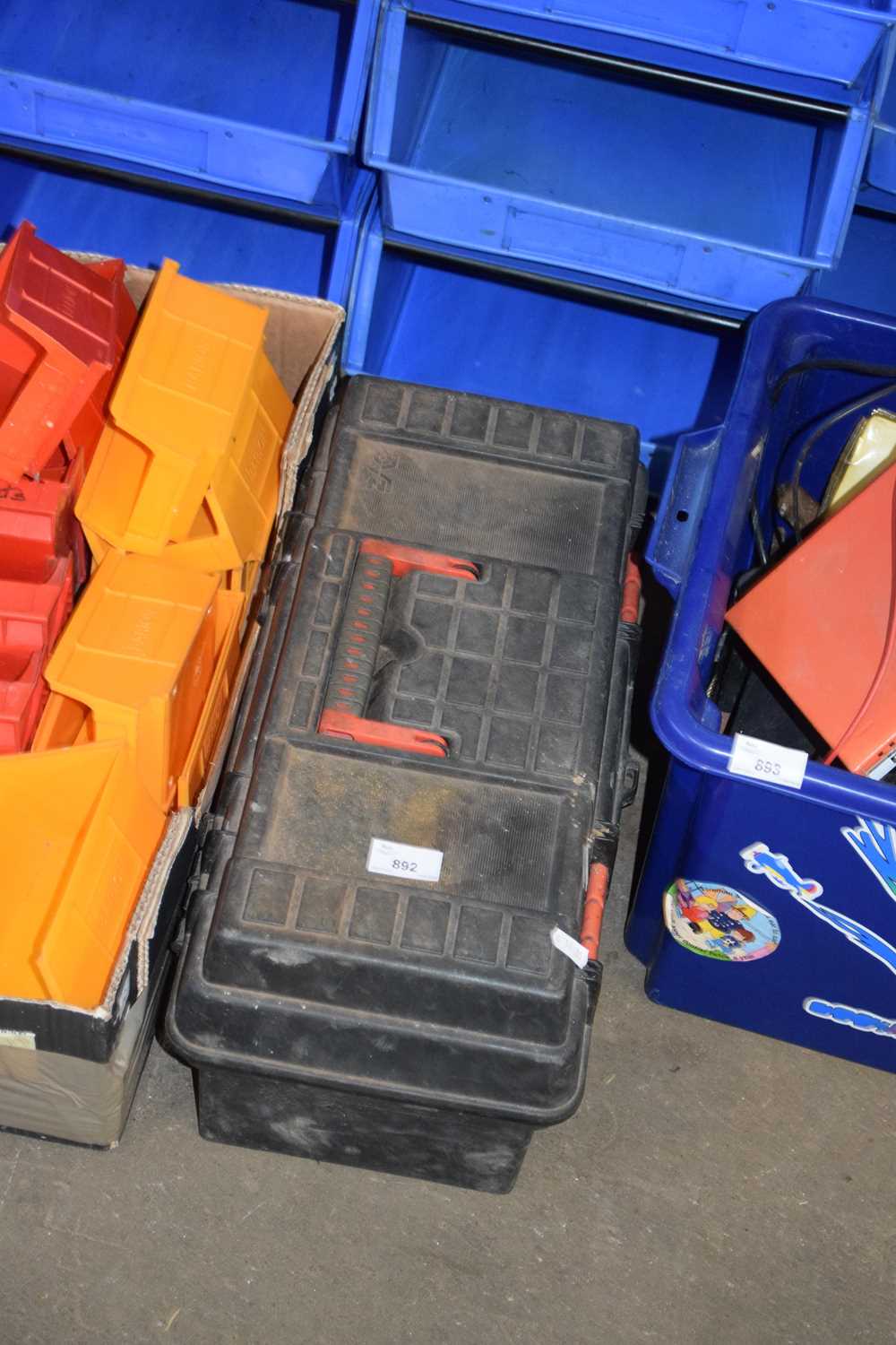 lot-892-plastic-toolbox-containing-various-sockets