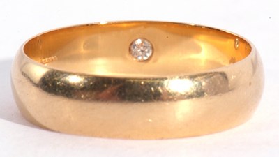 Lot 19 - Modern 18ct gold and diamond wedding ring,...