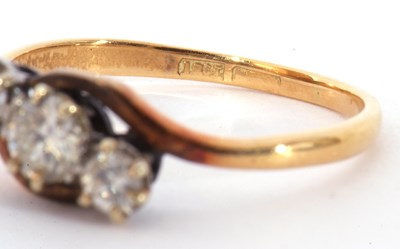 Lot 43 - Three stone diamond ring with three graduated...