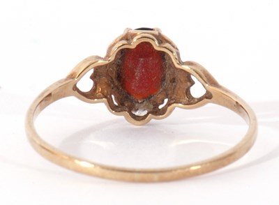 Lot 76 - 9ct gold garnet ring, multi-claw set and...