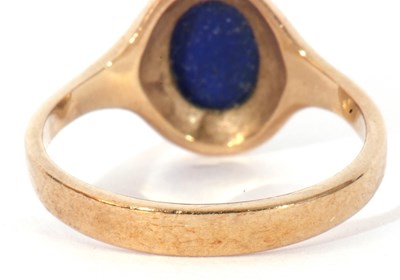Lot 99 - Modern 9ct gold and lapis lazuli set ring, the...