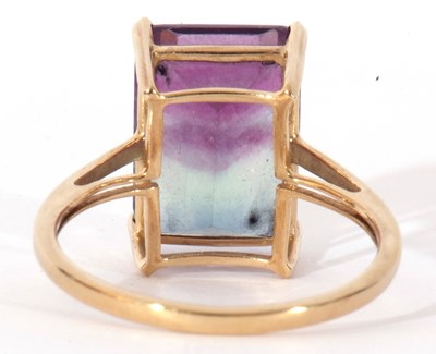 Lot 107 - Modern 9ct gold synthetic spinel ring,...