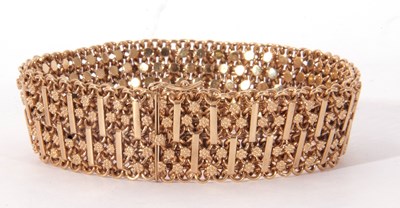 Lot 191 - 9ct gold Milanese type flexible bracelet,...