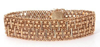 Lot 191 - 9ct gold Milanese type flexible bracelet,...