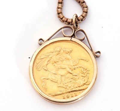 Lot 196 - George V gold sovereign framed in a 9ct gold...