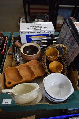 Lot 606 - BOX CONTAINING CERAMIC KITCHEN WARES