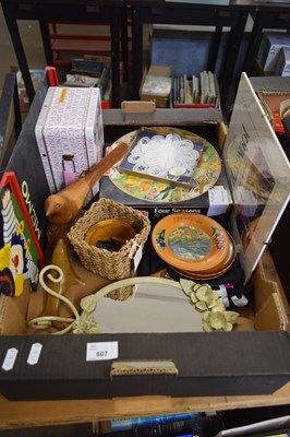 Lot 607 - BOX CONTAINING MISCELLANEOUS ITEMS INCLUDING...