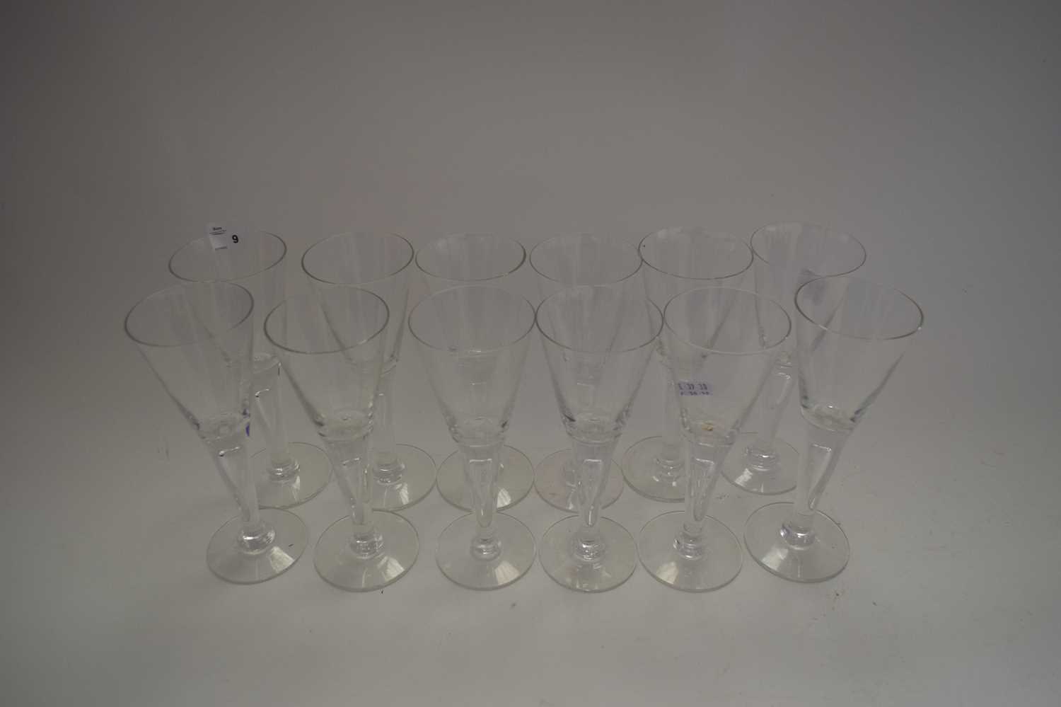 Lot 9 - SET OF 12 MODERN CLEAR GLASS WINES