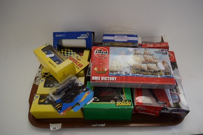 Lot 19 - COLLECTION OF VARIOUS MODERN BOXED TOY CARS,...